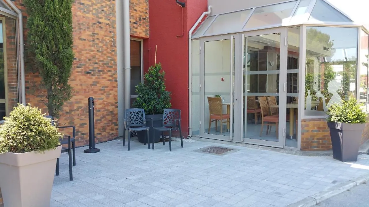The Originals City Hotel Marseille Aeroport Vitrolles  2*, Vitrolles (Bouches-du-Rhone) France